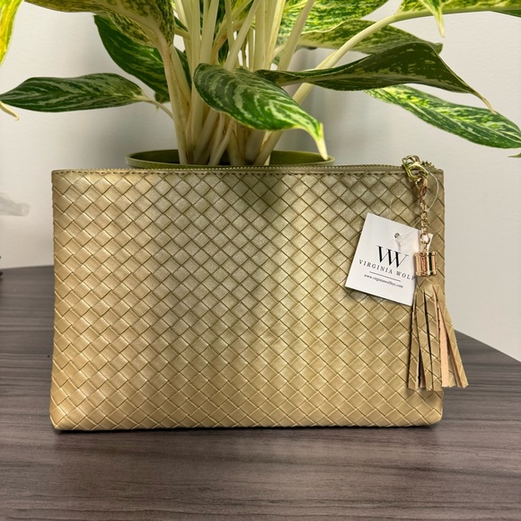 🔥HP🔥NWT Virginia Wolf Clutch Bag Woven Vegan Leather Gold - Picture 3 of 6